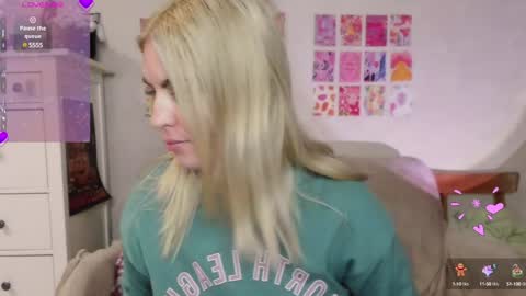 Snapshot of pawwsup1 chatting on 01/10/25, 02:13 Allisses online show from 01/10/25, 02:13