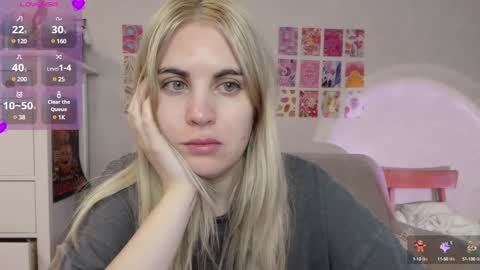 Snapshot of pawwsup1 chatting on 01/12/25, 08:57 Allisses online show from 01/12/25, 08:57