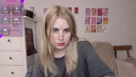 Snapshot of pawwsup1 chatting on 01/19/25, 03:10 Allisses online show from 01/19/25, 03:10