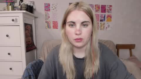 Snapshot of pawwsup1 chatting on 01/19/25, 06:53 Allisses online show from 01/19/25, 06:53