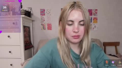 Snapshot of pawwsup1 chatting on 01/22/25, 08:17 Allisses online show from 01/22/25, 08:17