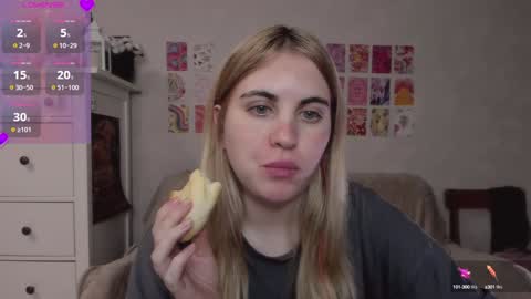 Snapshot of pawwsup1 chatting on 02/07/25, 02:26 Allisses online show from 02/07/25, 02:26