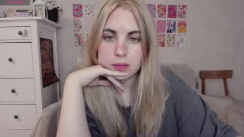 Snapshot of pawwsup1 chatting on 02/24/25, 01:21 Allisses online show from 02/24/25, 01:21