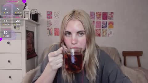 Snapshot of pawwsup1 chatting on 02/25/25, 04:53 Allisses online show from 02/25/25, 04:53