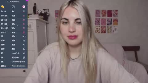 Snapshot of pawwsup1 chatting on 09/18/25, 06:26 Allisses online show from 09/18/25, 06:26