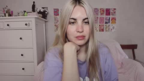 Snapshot of pawwsup1 chatting on 09/23/25, 07:22 Allisses online show from 09/23/25, 07:22