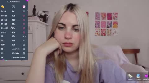 Snapshot of pawwsup1 chatting on 09/25/25, 08:07 Allisses online show from 09/25/25, 08:07