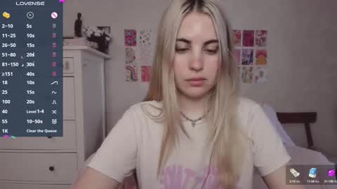 Snapshot of pawwsup1 chatting on 09/26/25, 06:50 Allisses online show from 09/26/25, 06:50