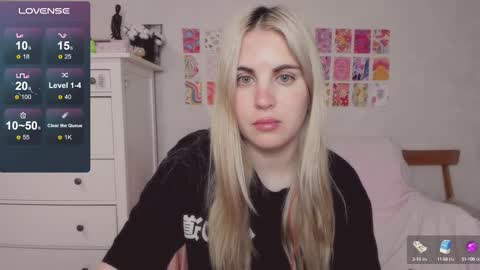 Snapshot of pawwsup1 chatting on 09/30/25, 06:29 Allisses online show from 09/30/25, 06:29