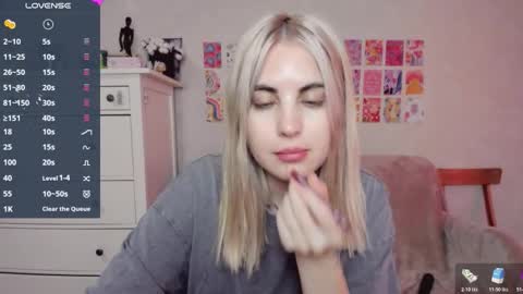 Snapshot of pawwsup1 chatting on 10/17/25, 08:50 Allisses online show from 10/17/25, 08:50