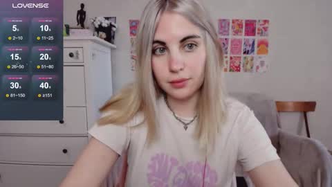 Snapshot of pawwsup1 chatting on 10/18/25, 07:20 Allisses online show from 10/18/25, 07:20