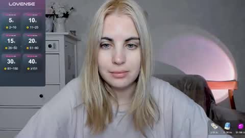 Snapshot of pawwsup1 chatting on 11/16/25, 07:58 Allisses online show from 11/16/25, 07:58