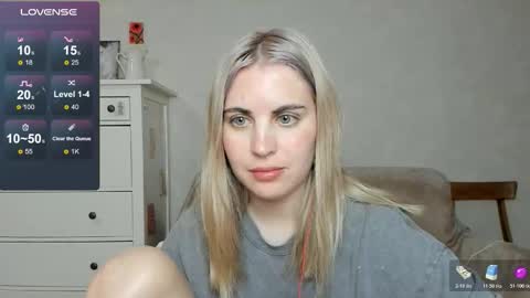 Snapshot of pawwsup1 chatting on 11/22/25, 11:42 Allisses online show from 11/22/25, 11:42