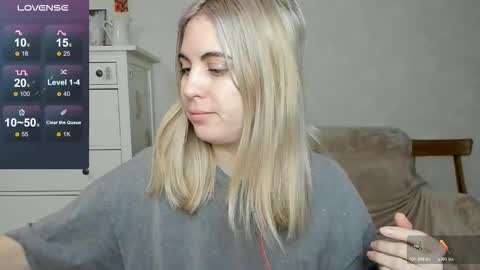 Snapshot of pawwsup1 chatting on 11/23/25, 08:36 Allisses online show from 11/23/25, 08:36