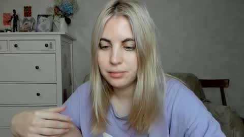 Snapshot of pawwsup1 chatting on 12/02/25, 08:08 Allisses online show from 12/02/25, 08:08