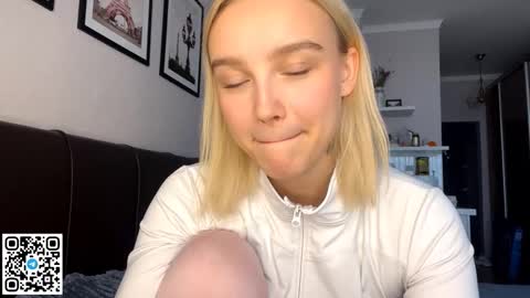 Lola online show from 10/20/25, 01:22