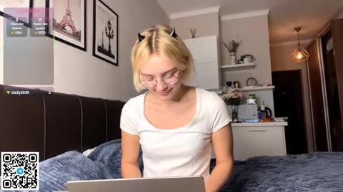 Lola online show from 11/03/25, 03:24