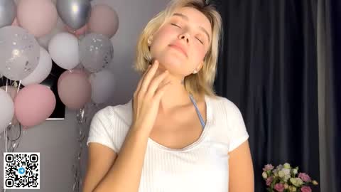 Lola online show from 11/25/25, 02:39