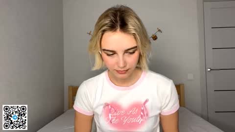 Lola online show from 12/04/25, 03:32