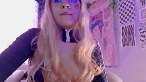  P E A C H   online show from 01/05/26, 06:44