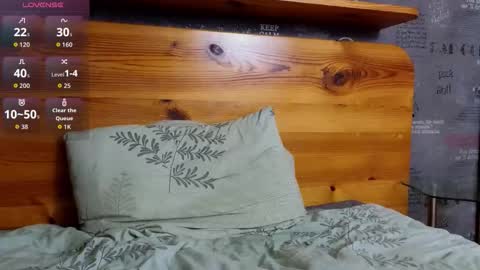 Snapshot of peach_b0y chatting on 10/19/25, 05:08 Peach boy online show from 10/19/25, 05:08