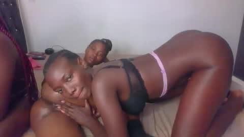 peach_ebonny online show from 04/24/26, 12:46