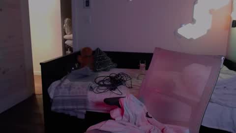 Snapshot of peacheekitty chatting on 12/08/24, 06:22 Effyyyyy online show from 12/08/24, 06:22