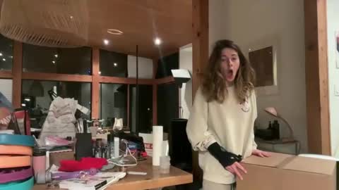 Snapshot of peacheekitty chatting on 10/24/25, 01:13 Effyyyyy online show from 10/24/25, 01:13