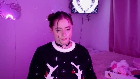 peacherry_ online show from 12/04/24, 01:14