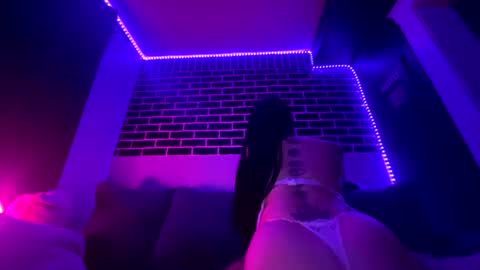 peachezncream666 online show from 08/01/26, 07:51