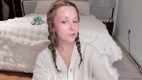 Lili online show from 12/01/25, 07:24