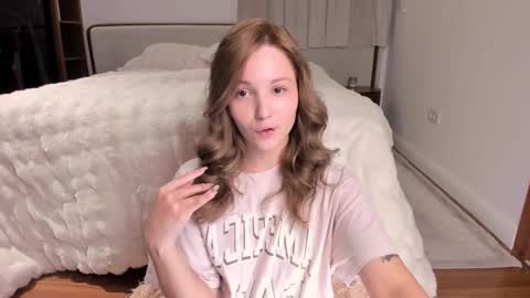 Lili online show from 12/22/25, 06:54