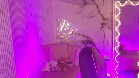 peachy_tay online show from 04/21/26, 11:38