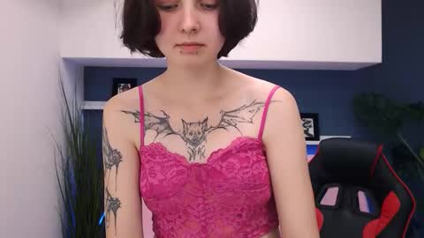 peachydreamm online show from 10/11/25, 06:17