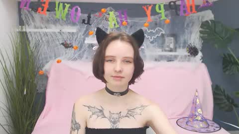 peachydreamm online show from 10/20/25, 06:03