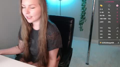 Snapshot of peachypiperxo chatting on 04/13/26, 09:37 Piper Green online show from 04/13/26, 09:37