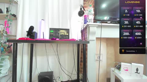 Help me to reach 200 thumbs up  online show from 12/27/24, 12:01