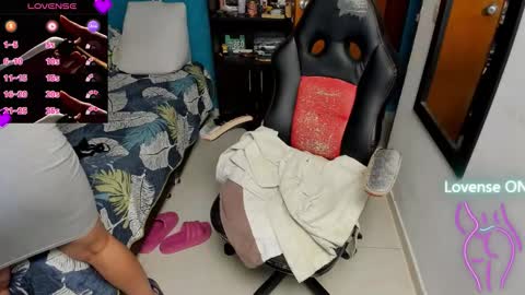 Tangerine Penaut online show from 11/18/25, 01:00