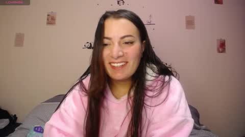 Snapshot of pearl_3 chatting on 10/10/25, 04:11 Pearl online show from 10/10/25, 04:11