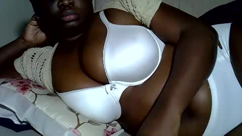 Snapshot of pearl_33 chatting on 10/12/25, 03:49 Keci online show from 10/12/25, 03:49
