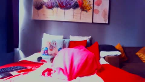 Pearl online show from 02/18/25, 08:49