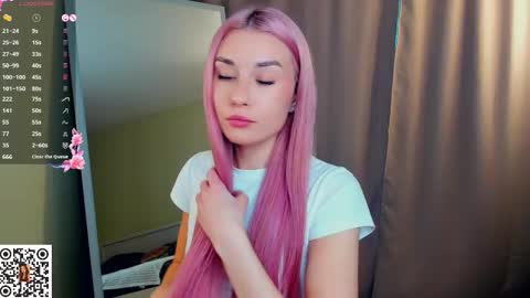 Snapshot of pearlenehidaka chatting on 12/16/25, 06:07 Emma online show from 12/16/25, 06:07