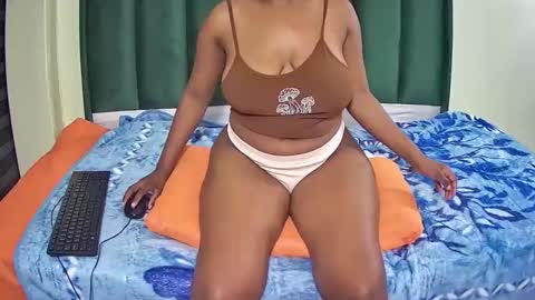 Snapshot of pearlx_ chatting on 12/14/25, 08:13 pearlx_ online show from 12/14/25, 08:13