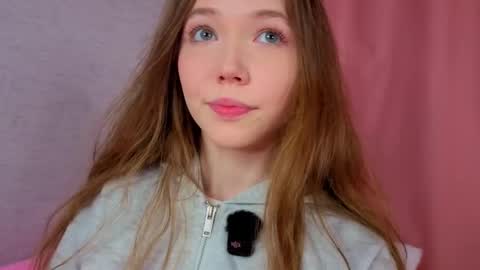 pearly_peach_ online show from 04/22/26, 05:03