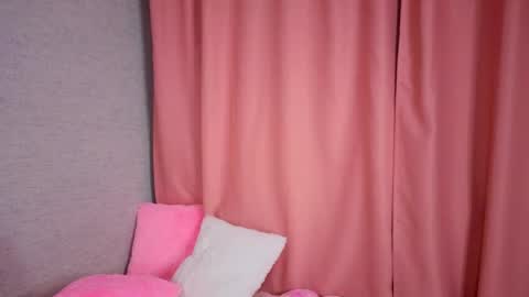 Snapshot of pearly_peach_ chatting on 04/25/26, 06:05 pearly_peach_ online show from 04/25/26, 06:05