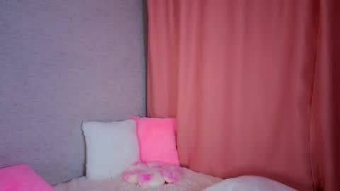 Snapshot of pearly_peach_ chatting on 04/30/26, 06:14 pearly_peach_ online show from 04/30/26, 06:14