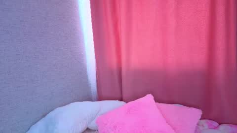 Snapshot of pearly_peach_ chatting on 06/18/26, 09:14 pearly_peach_ online show from 06/18/26, 09:14