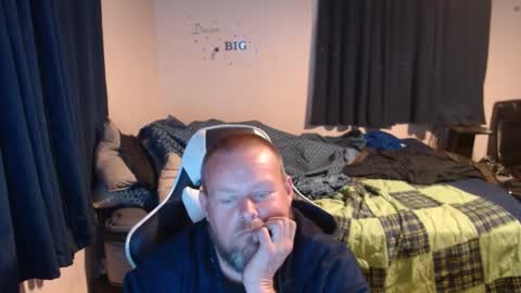 Snapshot of pecker40 chatting on 01/06/25, 02:48 pecker40 online show from 01/06/25, 02:48