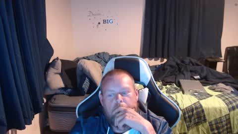 Snapshot of pecker40 chatting on 01/08/25, 01:11 pecker40 online show from 01/08/25, 01:11