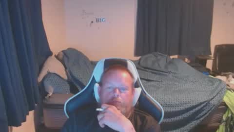 Snapshot of pecker40 chatting on 02/06/25, 02:00 pecker40 online show from 02/06/25, 02:00